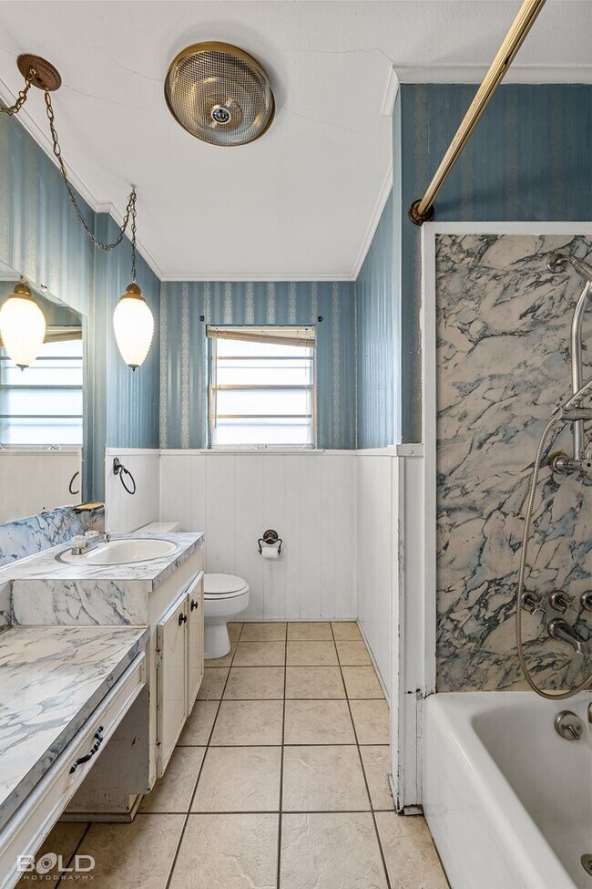 Building Photo - 4015 Esplanade Ave