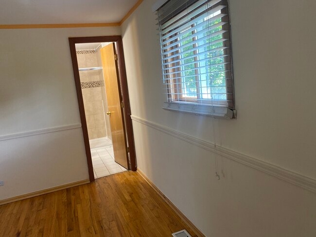Building Photo - 709 S Salem Dr
