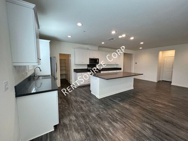 Building Photo - 45016 Marbella St