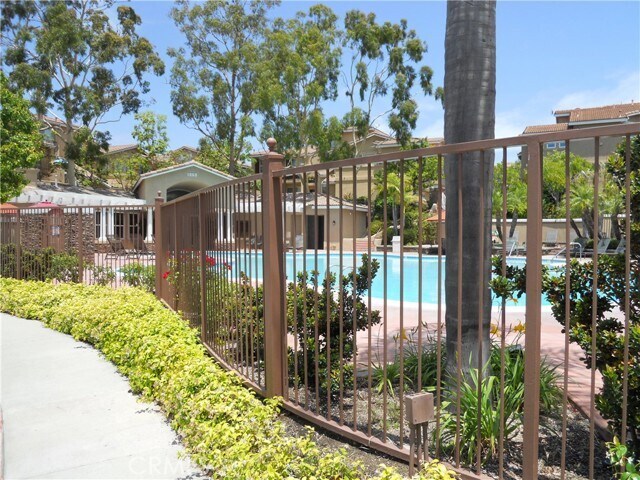 Building Photo - 1121 S Positano Ave