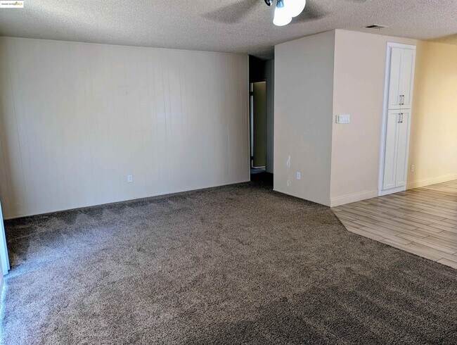 Building Photo - 4958 Driftwood Ct