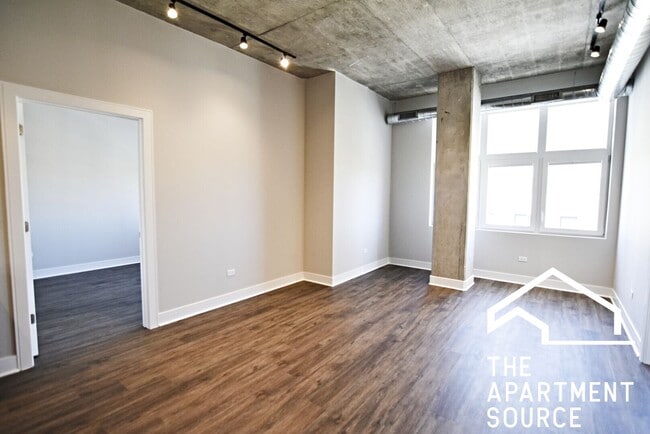 Building Photo - 3833 N Broadway