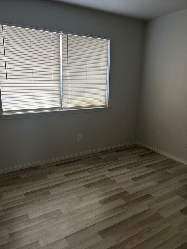 Building Photo - 8411 Battleoak Dr