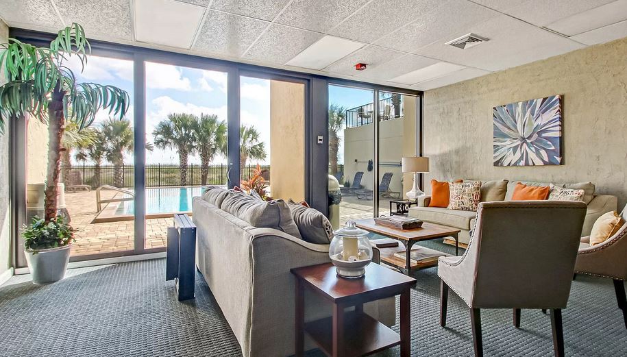 Building Photo - 601 1st St S