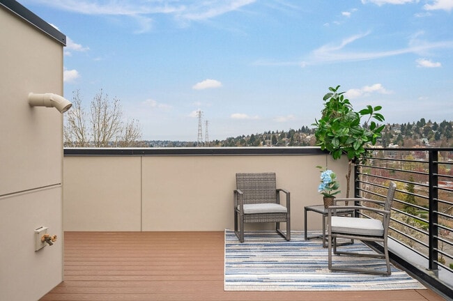 Building Photo - 34 W Cremona St