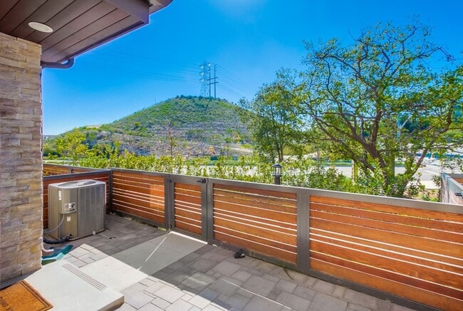 Building Photo - Mira Mesa 3 Bedroom Townhome!