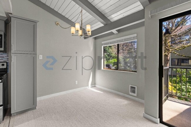 Building Photo - 2020 Grant Ave S