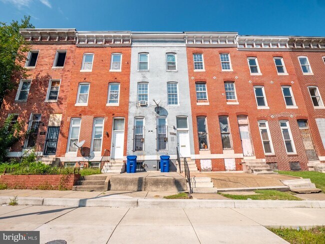 Building Photo - 424 E North Ave