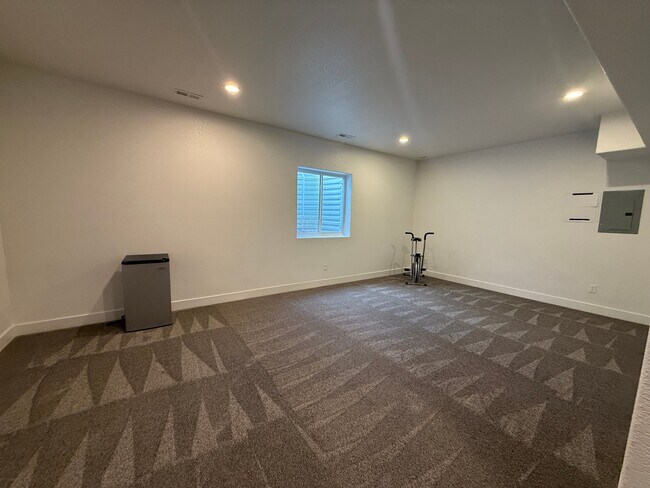 Building Photo - 1328 S Papago Dr