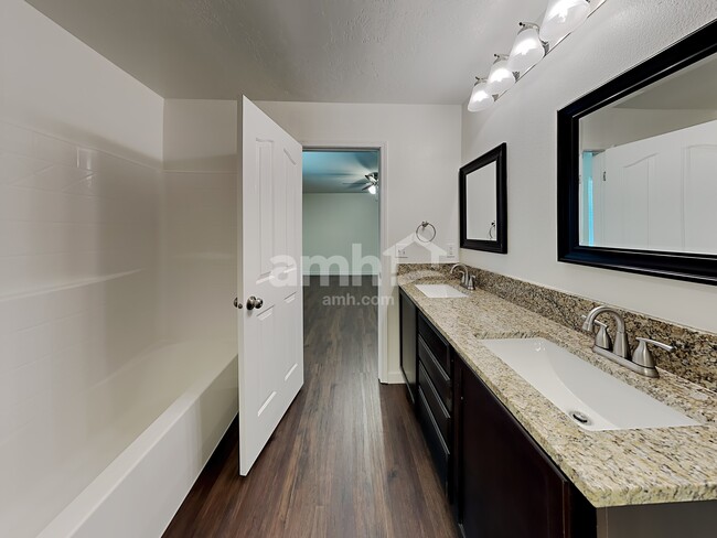 Building Photo - 9963 W Rustica St