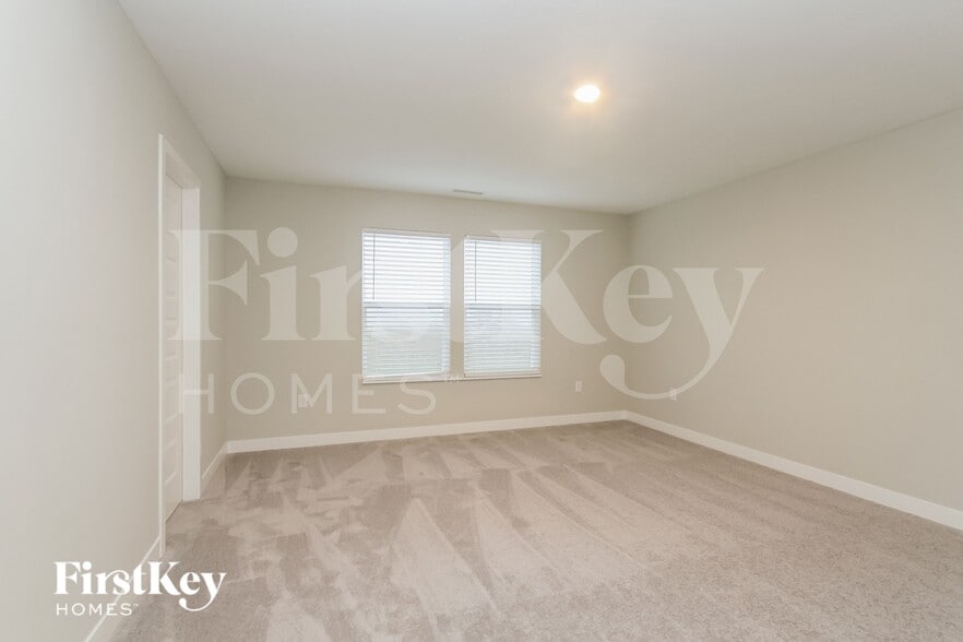 Building Photo - 2464 S Carlota Dr