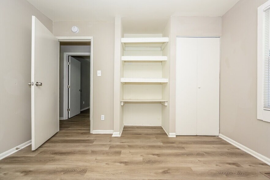 Building Photo - 729 Blueridge Dr