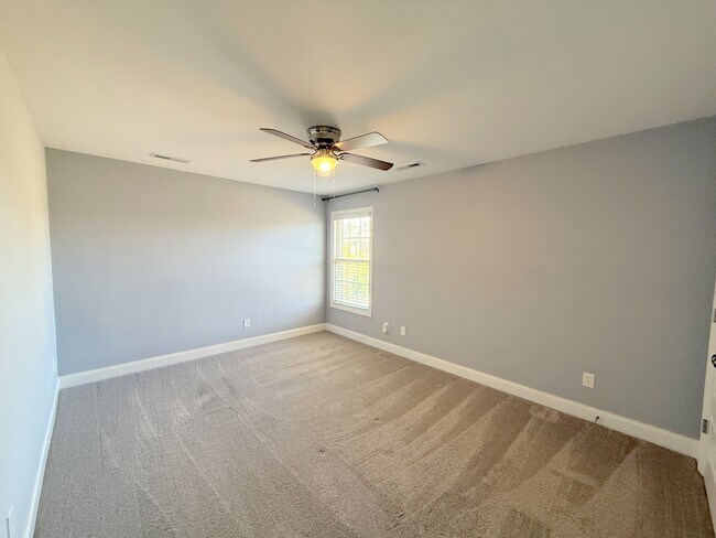 Building Photo - 218 Woodgrove Dr NW