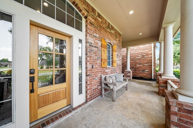 Building Photo - 4703 Oxbow Cir W