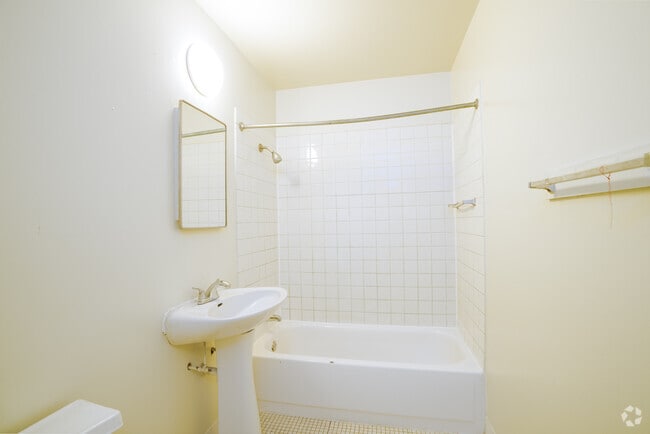 3BD, 1BA - 1,200SF - The Grove