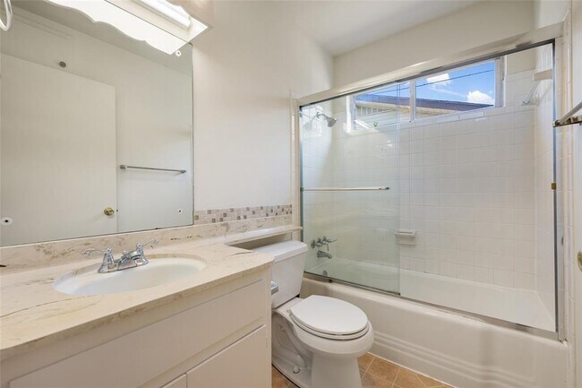 Building Photo - 6706 Willamette Dr