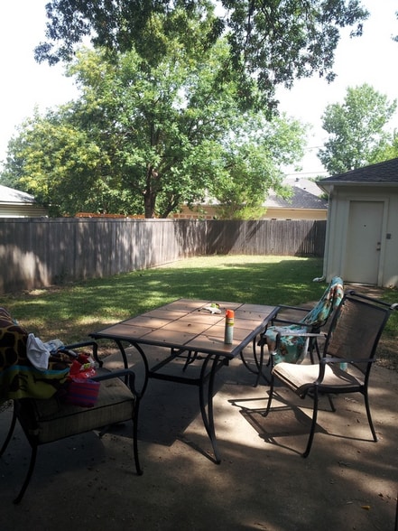 Building Photo - 7618 Village Trail Dr