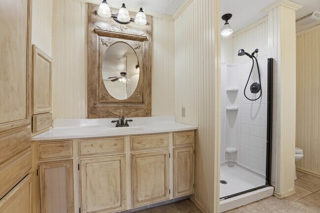 Building Photo - 1328 Hazelwood Dr