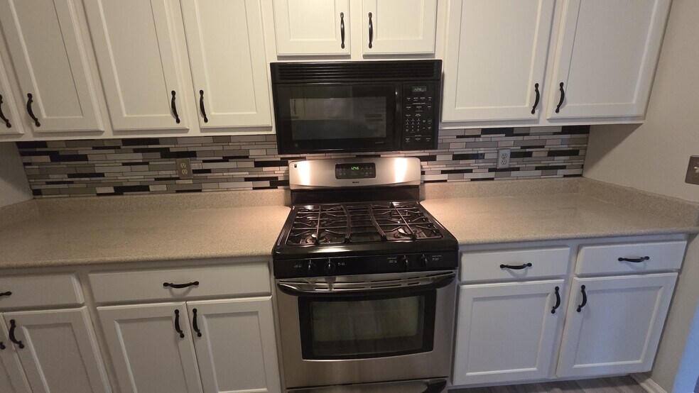 Building Photo - 1982 Willings Ln