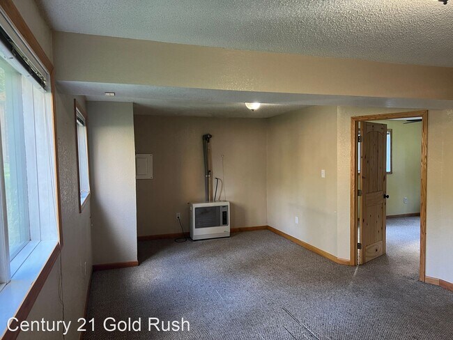Building Photo - 4 br, 2 bath House - 2500 Mission Road
