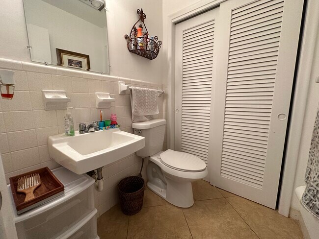 Building Photo - 4731 NE 21st Ter