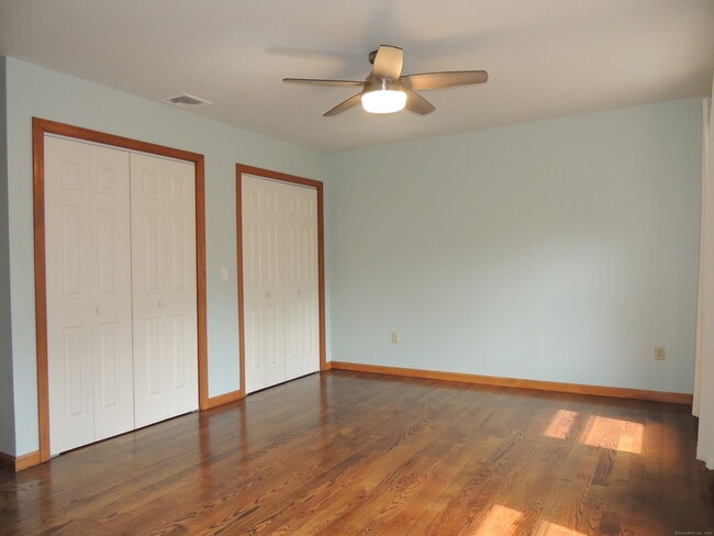 Building Photo - 12 Cardinal Ln