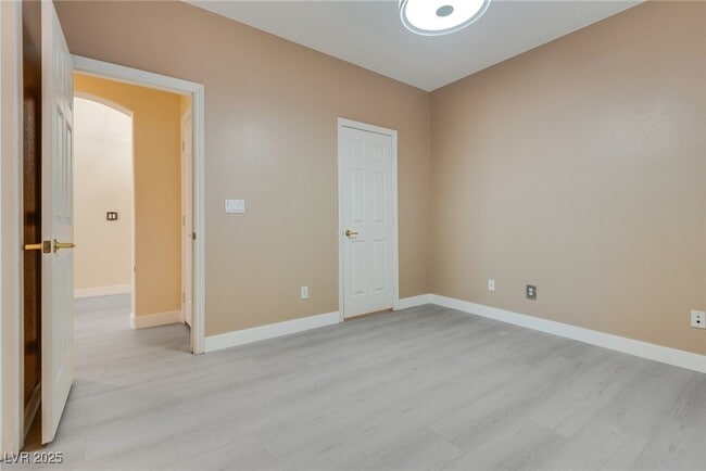 Building Photo - 1340 Rolling Sunset St