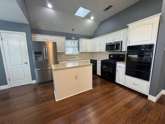 Building Photo - 3-Bedroom House for Rent in Harker  Heights