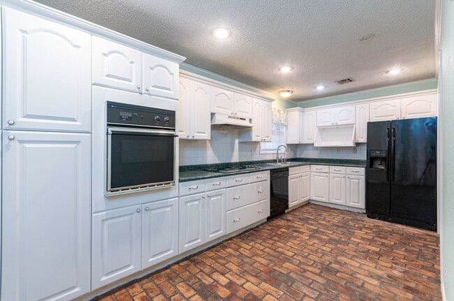 Building Photo - 101 Wakefield Dr