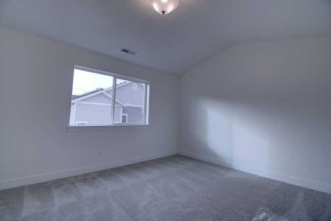 Building Photo - 4 Bedroom 2.5 Bathroom Townhouse in Lehi!