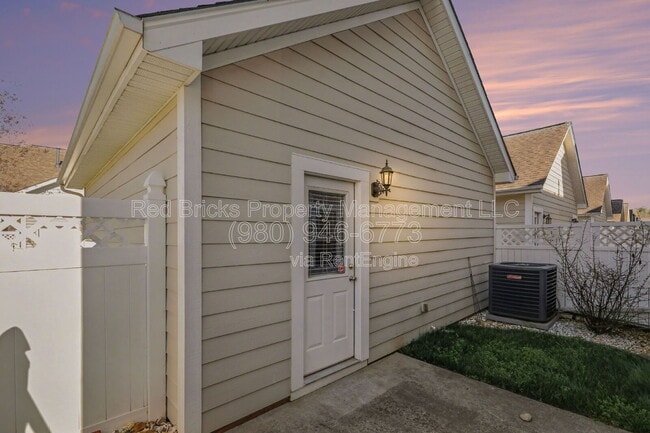 Building Photo - 2330 Bonterra Blvd