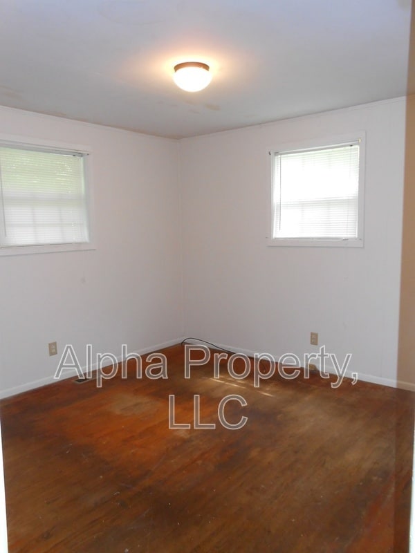 Building Photo - 212 Campbell Ave