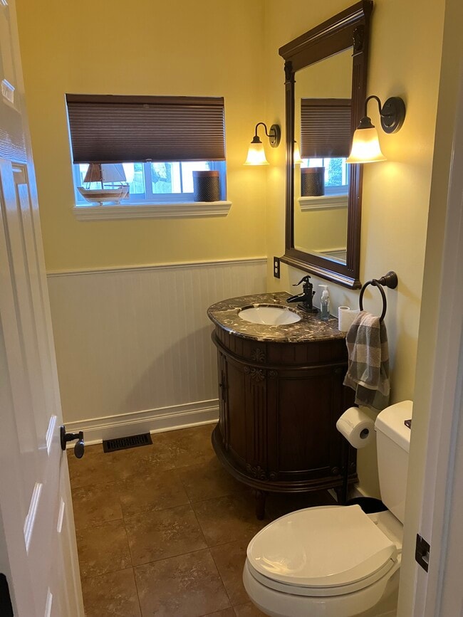 Building Photo - 117 State Ave