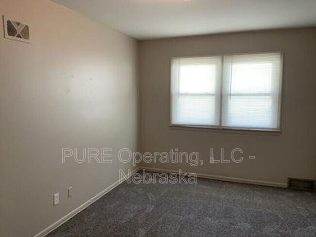 Building Photo - 3107 S 44th St