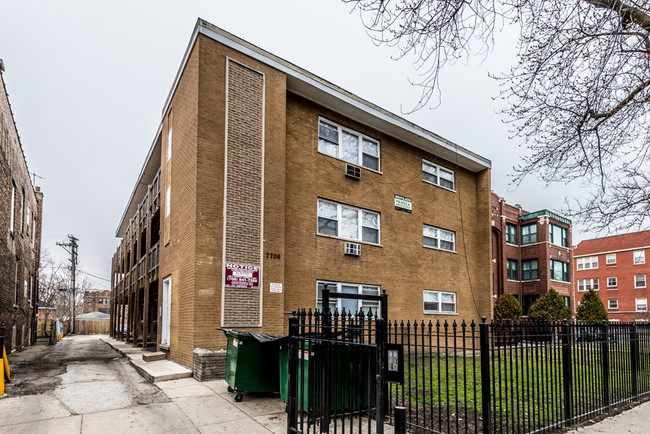 Apartments for rent in South Shore, Chicago! - 7706 S Saginaw Ave