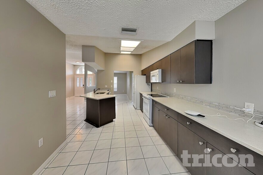 Building Photo - 7028 Covewood Dr