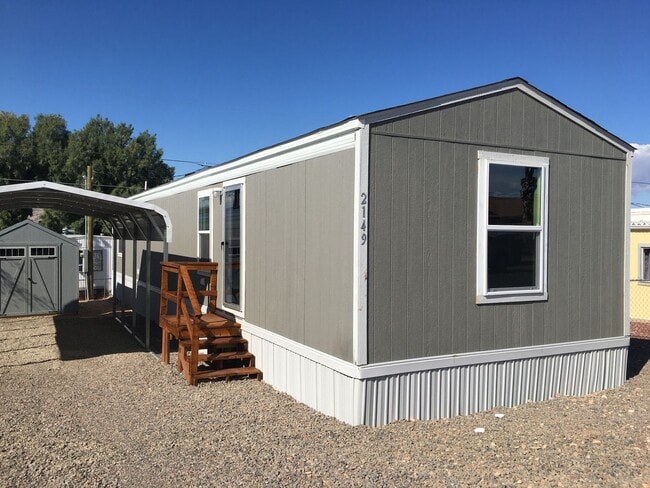 Building Photo - 2-Bedroom Home, minutes Away from the Colo...