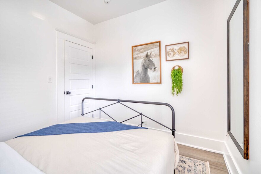 Building Photo - 317 NE Beech St