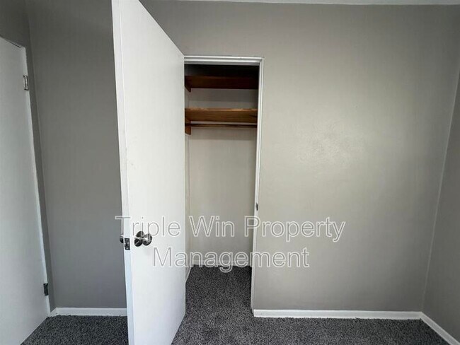 Building Photo - 24 Barto Dr