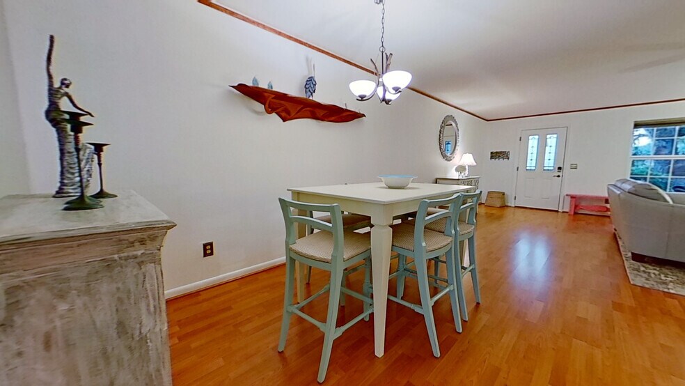 Building Photo - 2722 Cardinal Dr