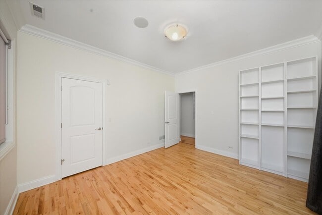 Building Photo - 1523 W Huron St