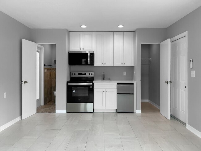 Building Photo - 17615 Lee Ave