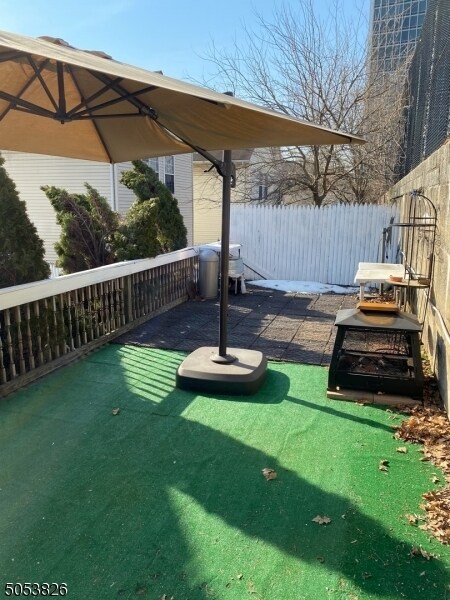 Building Photo - 20 Mt Prospect Ave