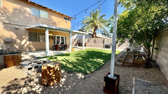 Building Photo - Gorgeous, renovated 4-bedroom home central...