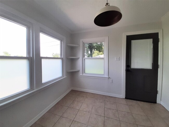 Building Photo - 7607 Moss Rose St