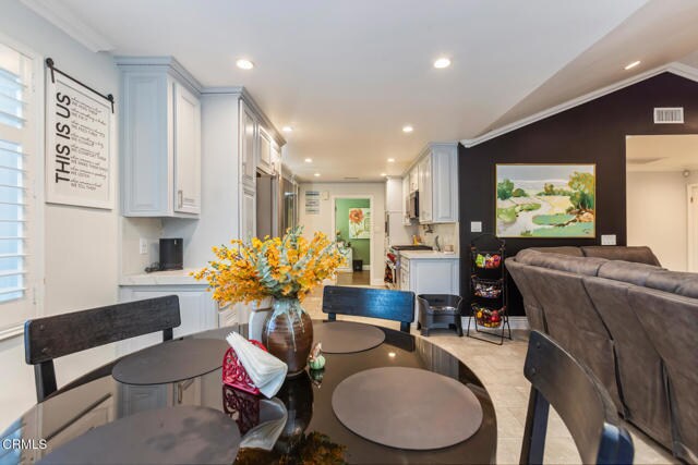 Building Photo - 4816 Indianola Way