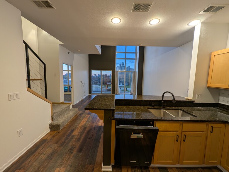 Building Photo - 2121 S Kinnickinnic Ave