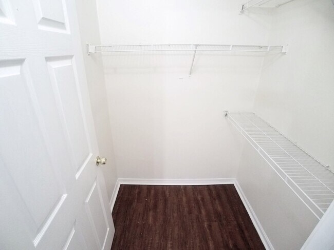 Building Photo - Gorgeous 2/2 Wood Floors Condo For Rent @ ...