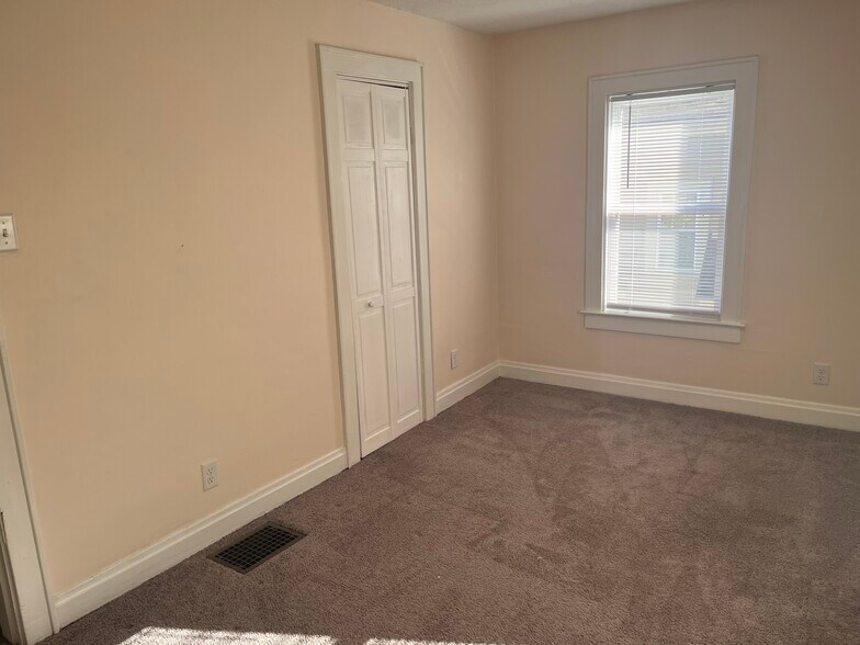 Second Bedroom - 633 S Terrace Ave