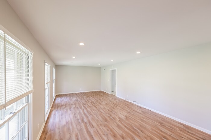 Building Photo - 2042 Idlewood Dr